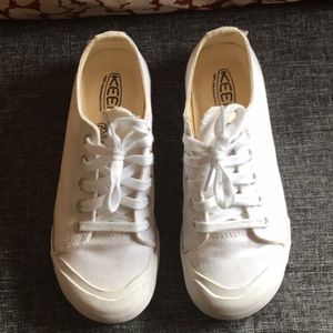 Womens KEEN size 7 white sneaks